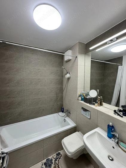 Apartament cu 3 camere decomandat în Baba Novac
