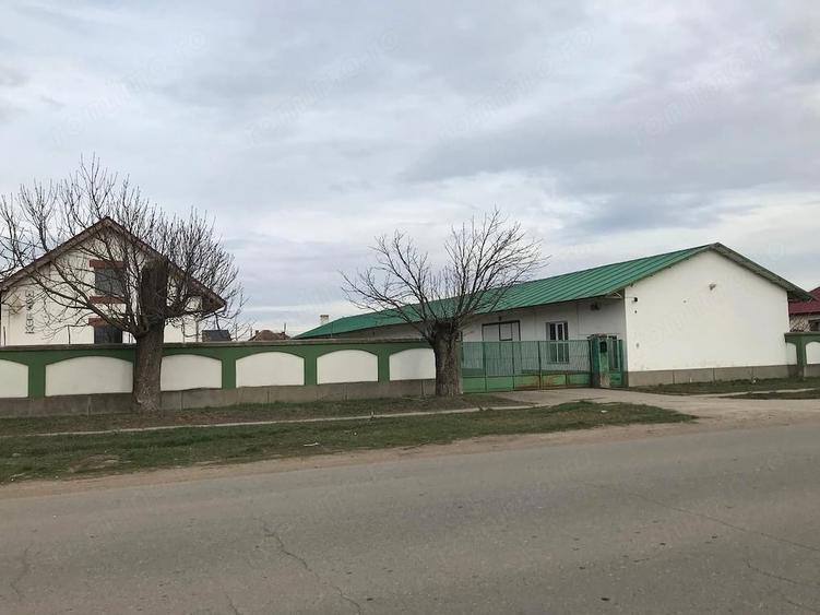 Spațiu comercial, de 700 mp, în Periferie