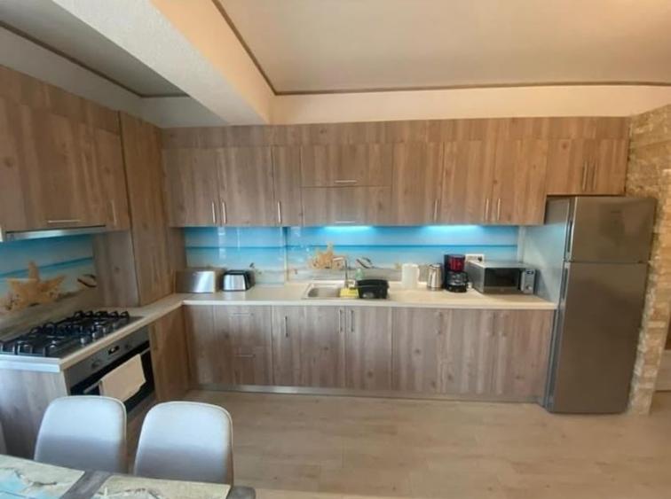 Apartament cu 2 camere semidecomandat, mobilat în Mamaia-Sat
