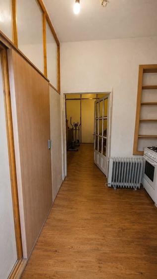 Apartament cu 4 camere semidecomandat în Central