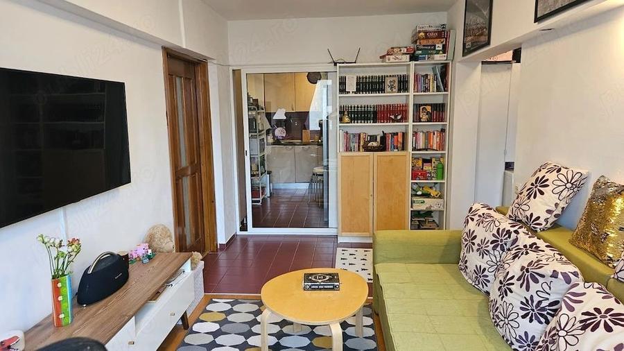 Apartament cu 3 camere decomandat, mobilat în Tineretului