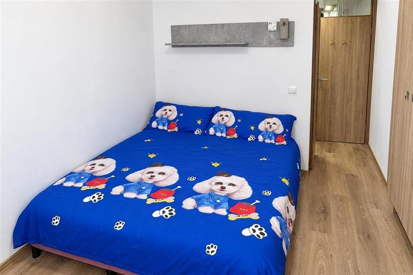 Apartament cu 3 camere decomandat, mobilat în Exterior Vest