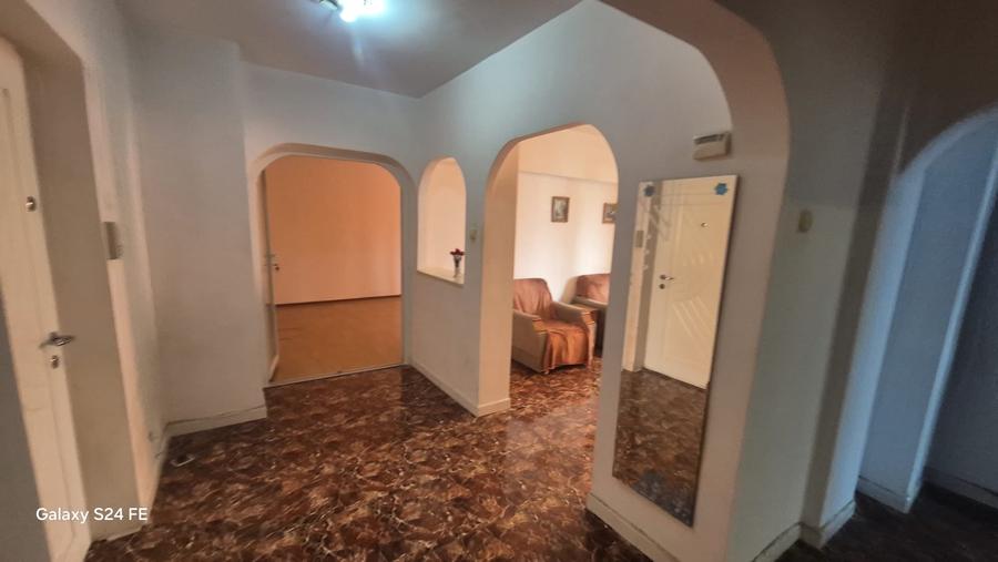Apartament cu 3 camere decomandat în 1 Mai