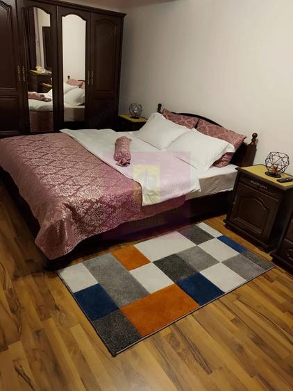 Apartament cu 3 camere semidecomandat în Central