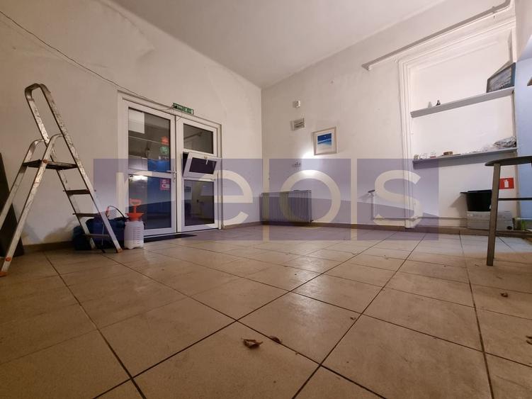 Casă cu 9 camere cu Canalizare în Unirii