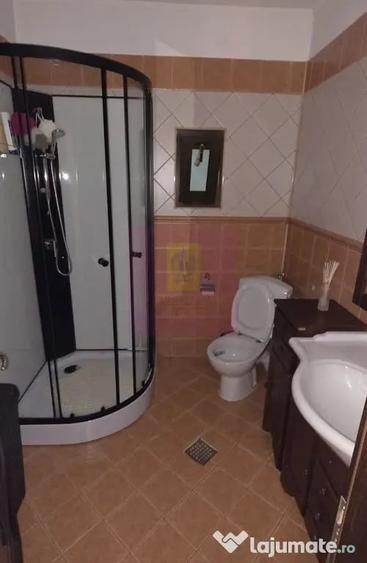 Casă cu 5 camere cu Teren 500 Mp în Central