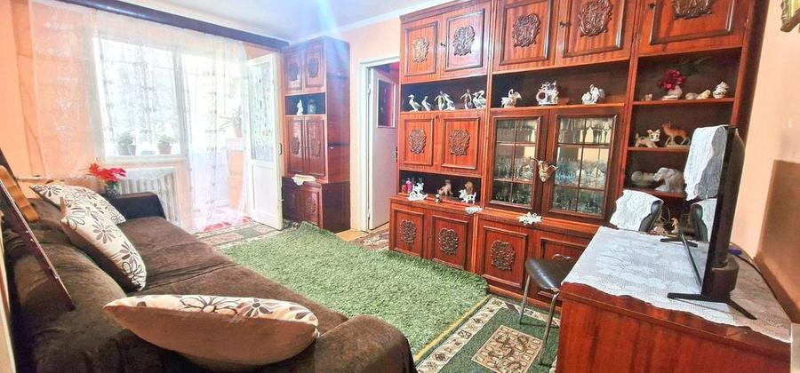 Apartament cu 3 camere semidecomandat în Km 4