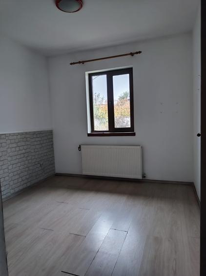 Casă individuală cu 5 camere cu Garaj în Tărtășești