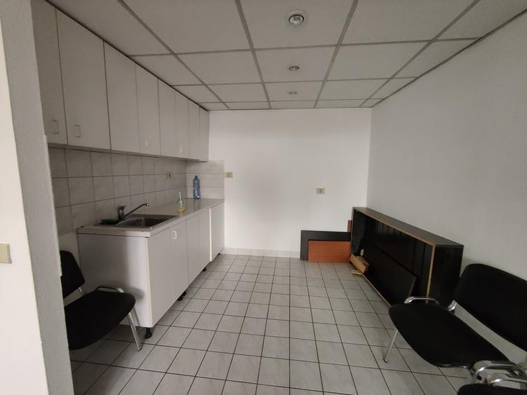 Birou, de 980 mp, în Universitate