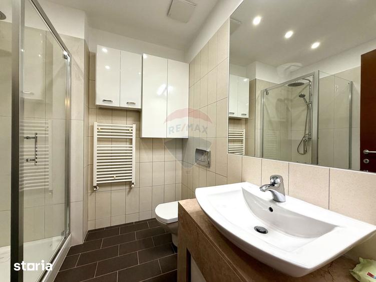 Apartament cu 4 camere semidecomandat, mobilat în Băneasa