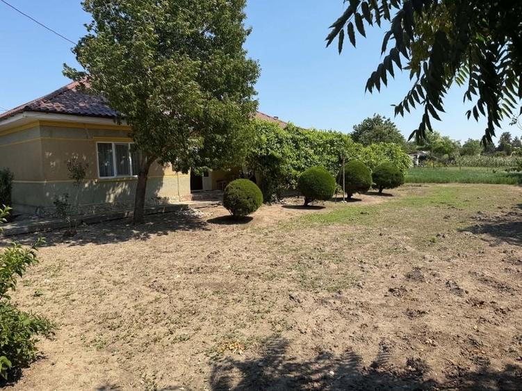 Casă cu 3 camere în Olteni