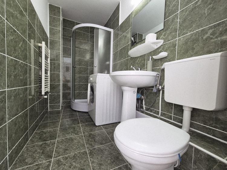 Apartament cu 3 camere decomandat, mobilat în Plopilor