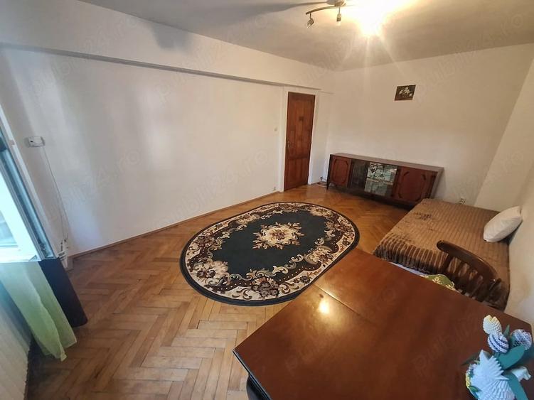 Apartament cu 3 camere decomandat în Aradului