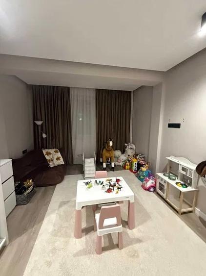 Apartament cu 3 camere semidecomandat, mobilat în Florești