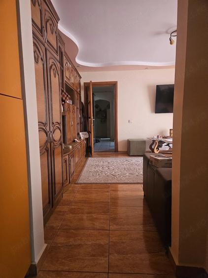 Apartament cu 3 camere semidecomandat în Central