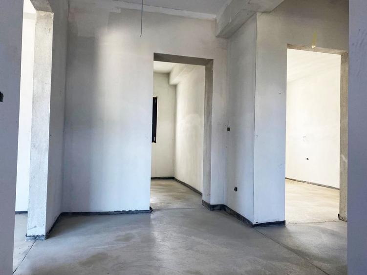 Casă individuală cu 5 camere cu Teren 950 Mp în Nord