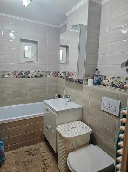 Apartament cu 3 camere decomandat în Rogerius