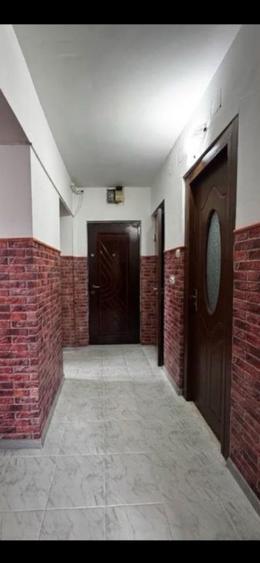 Apartament cu 2 camere decomandat în Tractorul