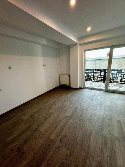 Apartament cu 3 camere decomandat în Democrației