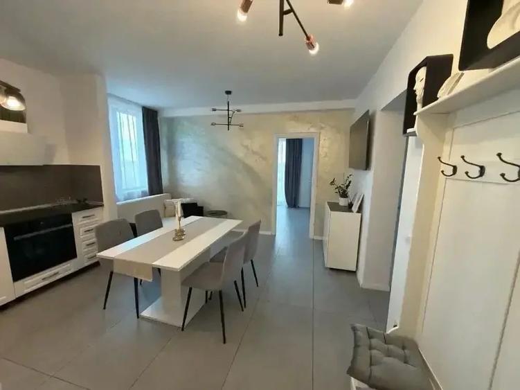 Apartament cu 3 camere decomandat în Dumbrăvița