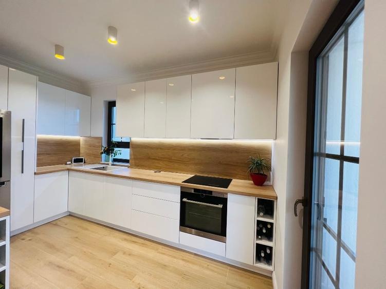 Duplex cu 5 camere cu Canalizare în Dumbrăvița