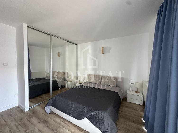 Apartament cu 5 camere semidecomandat, mobilat în Bună Ziua