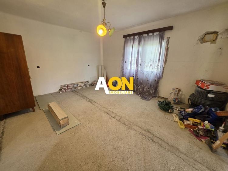 Casă individuală cu 4 camere cu Canalizare în Central