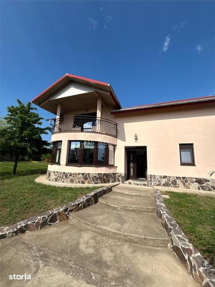 Casă cu 4 camere cu Teren 1200 Mp în Tulucești