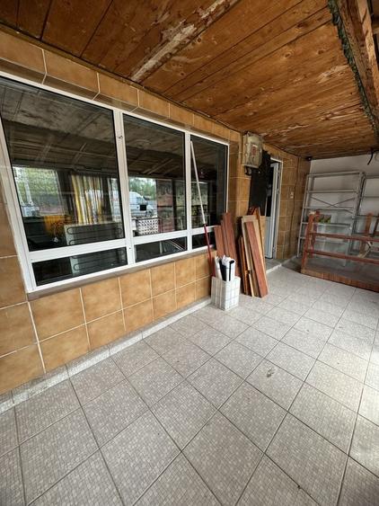Spațiu comercial, de 249 mp, în Ceacu
