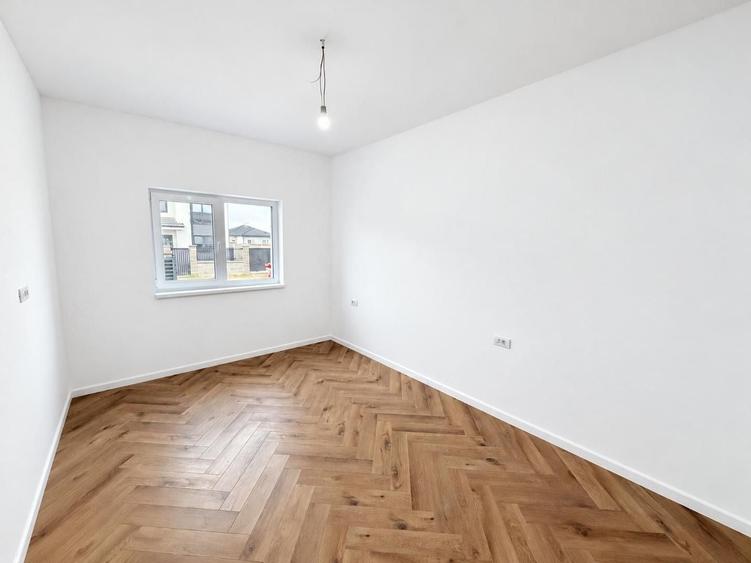 Duplex cu 3 camere cu Canalizare în Moșnița Nouă