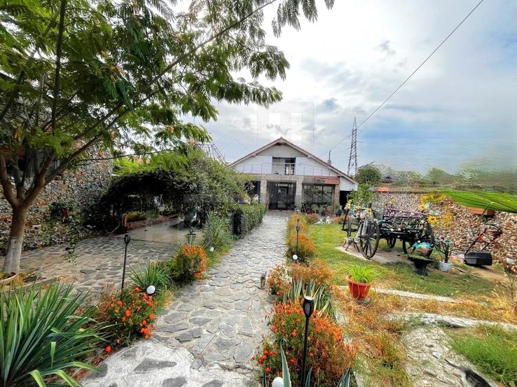 Casă individuală cu 3 camere cu Piscina în Bariera Vâlcii
