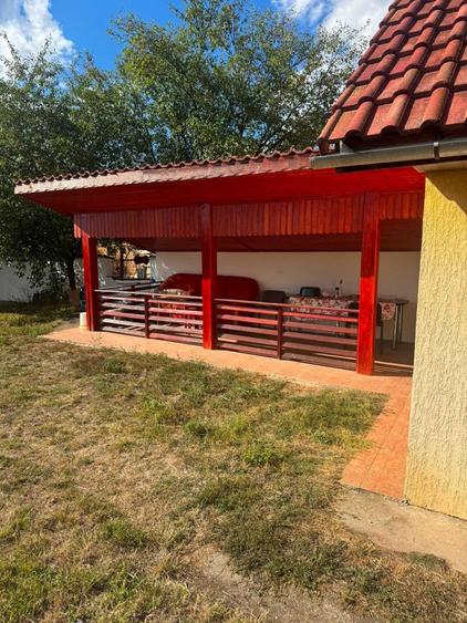 Casă cu 3 camere în Lelești