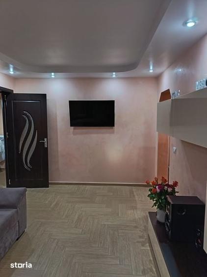 Apartament cu 3 camere semidecomandat în Sud