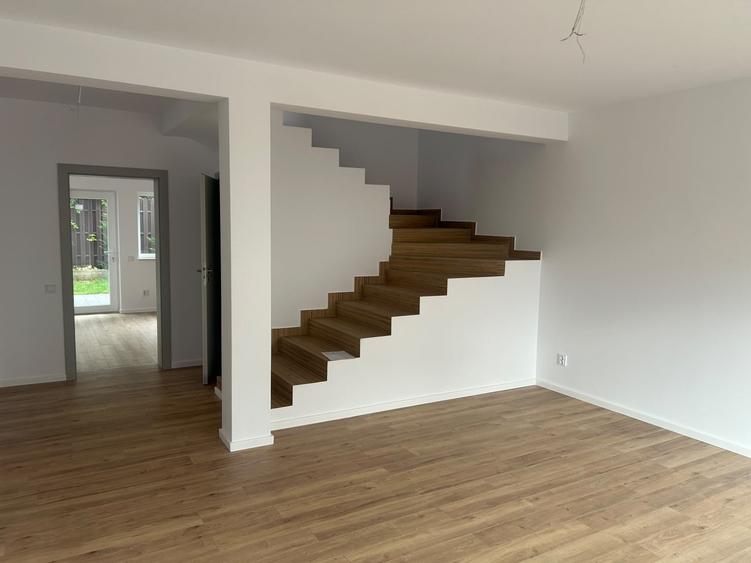 Duplex cu 4 camere cu Canalizare în Florești