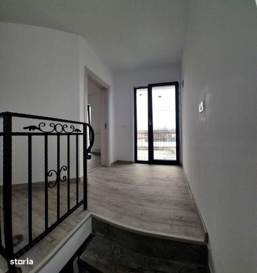 Casă cu 4 camere în Lumina