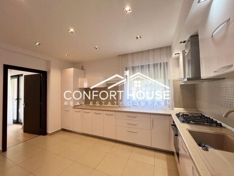 Duplex cu 6 camere cu Canalizare în Iancu Nicolae