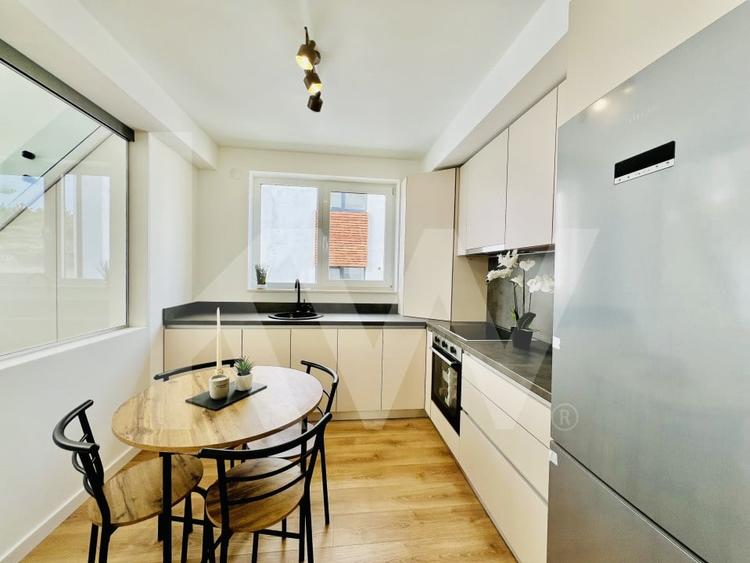 Apartament cu 4 camere decomandat în Cristian
