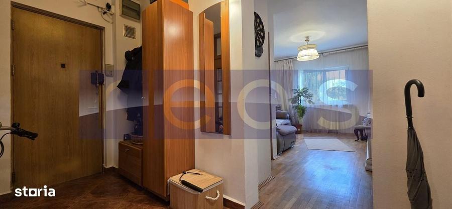 Apartament cu 3 camere decomandat în Nerva Traian