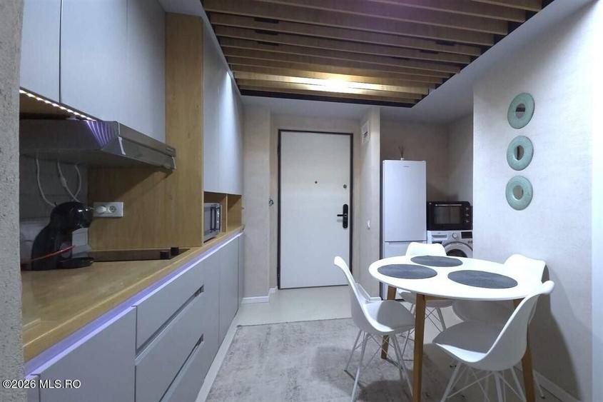 Apartament cu 2 camere semidecomandat, mobilat în Central