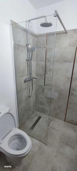 Apartament cu 4 camere semidecomandat în Tei