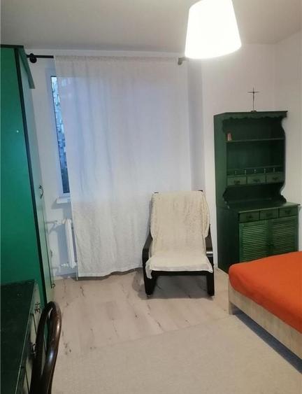 Apartament cu 4 camere decomandat în Lujerului