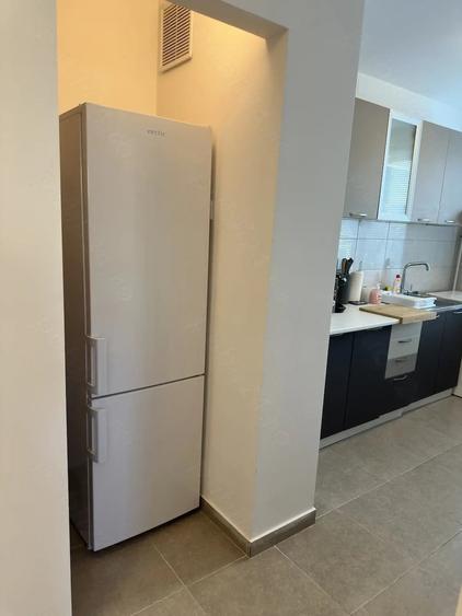 Apartament cu 3 camere decomandat în Medicină