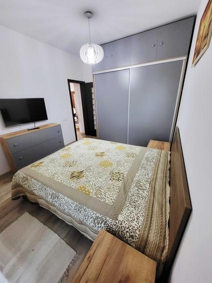 Apartament cu 3 camere semidecomandat în Ghencea