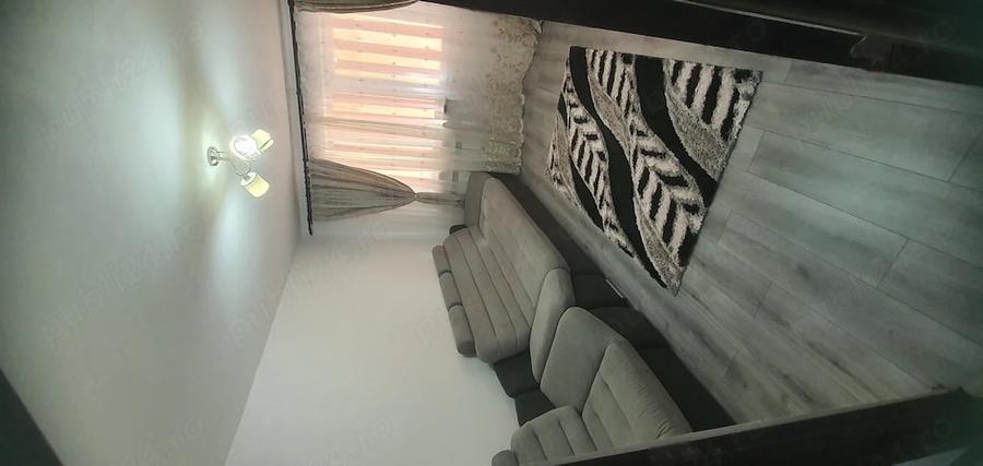 Apartament cu 3 camere decomandat în Cet