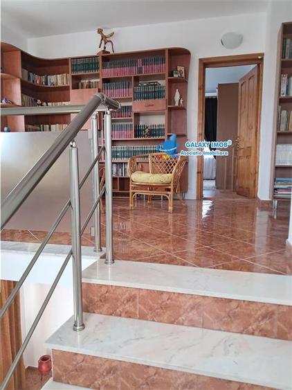 Casă cu 6 camere cu Garaj în Trivale