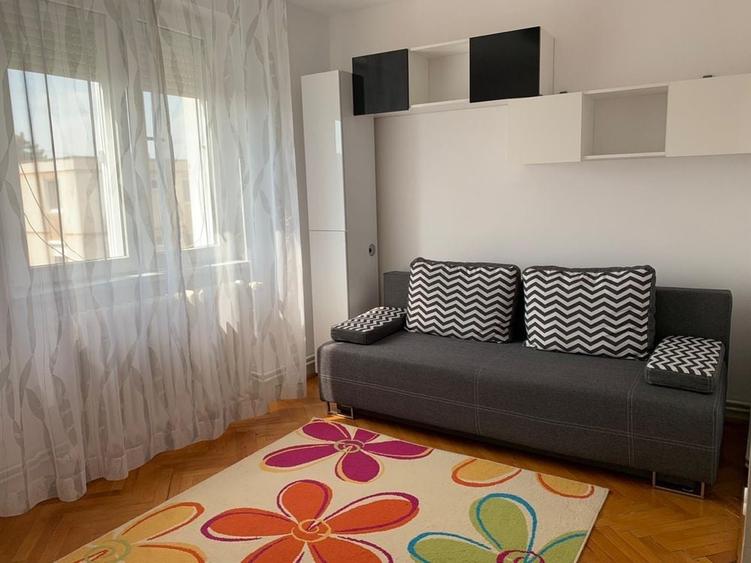Apartament cu 3 camere decomandat în Dâmbu Pietros