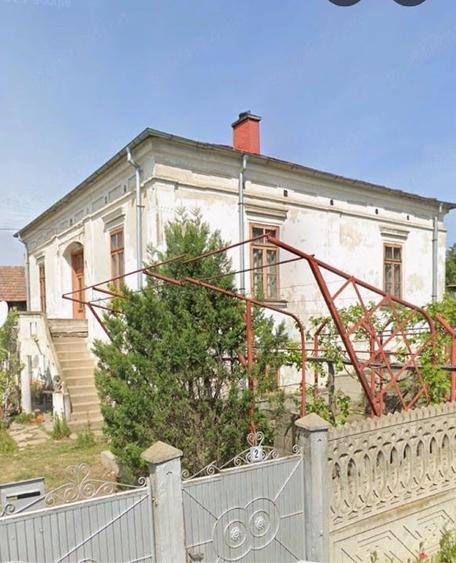 Casă individuală cu 5 camere cu Teren 1384 Mp în Central