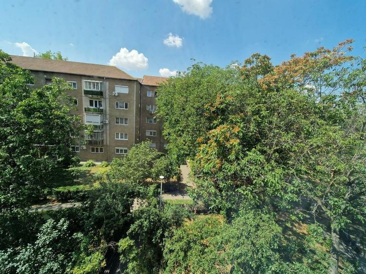 Apartament cu 3 camere decomandat în Rogerius