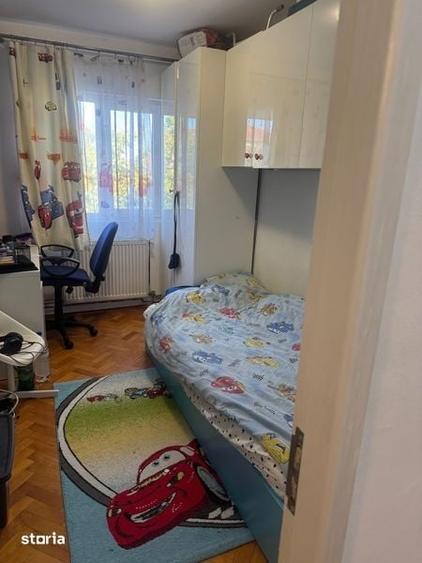 Apartament cu 3 camere decomandat în Lipovei