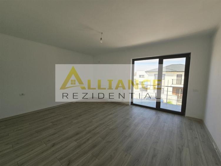 Vila individuala- 4 camere- 2 bai- beci- 700m de autobuz scoala - 15